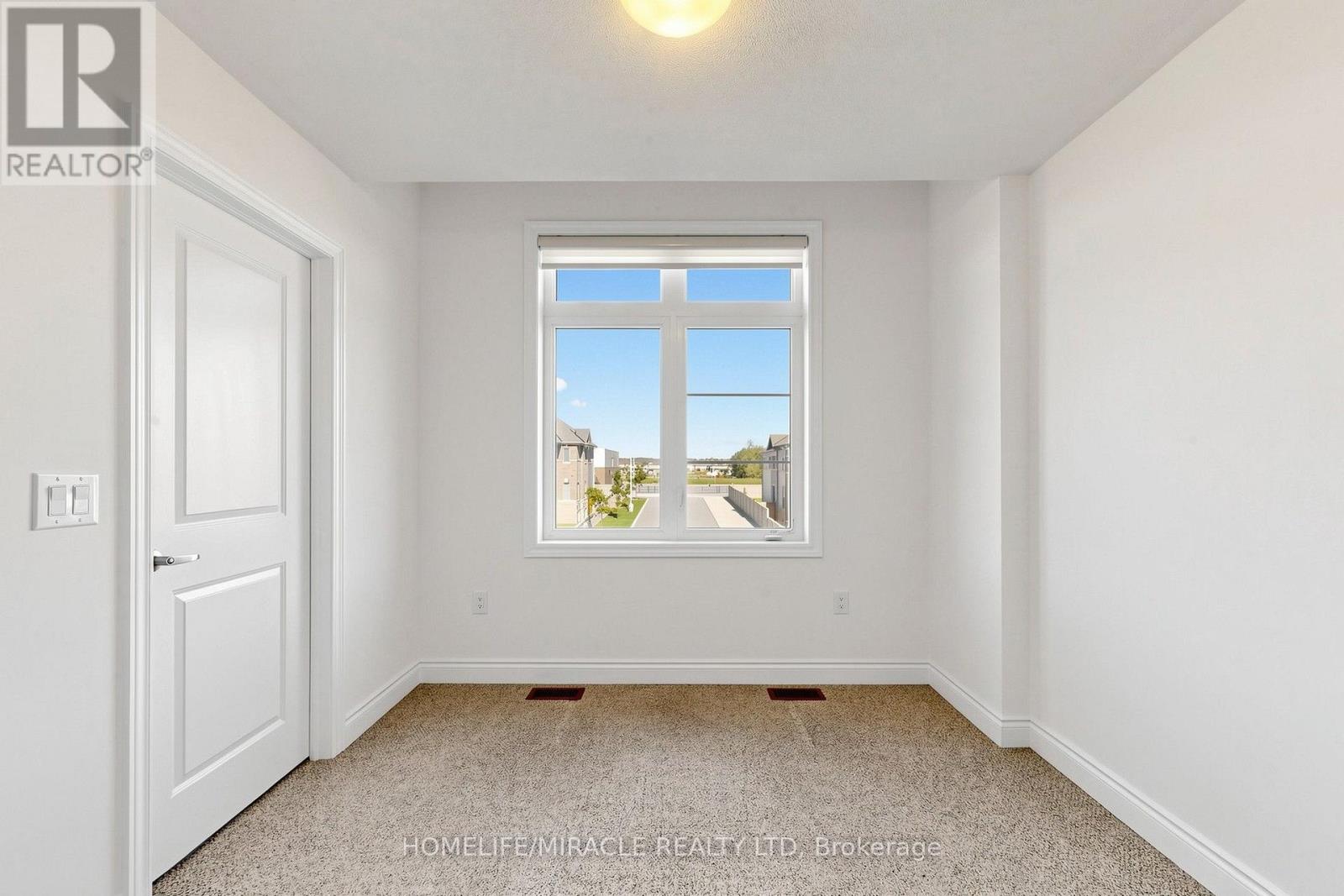 69 Season Crescent Property Photo 35