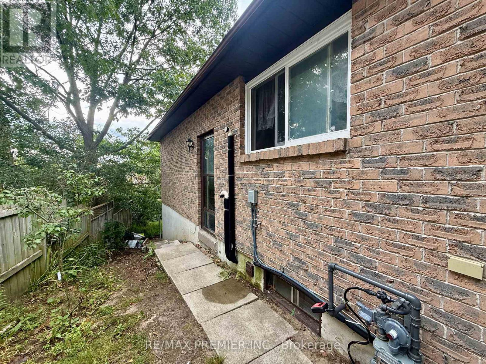Bsmt - 77 Fox Run Property Photo 3