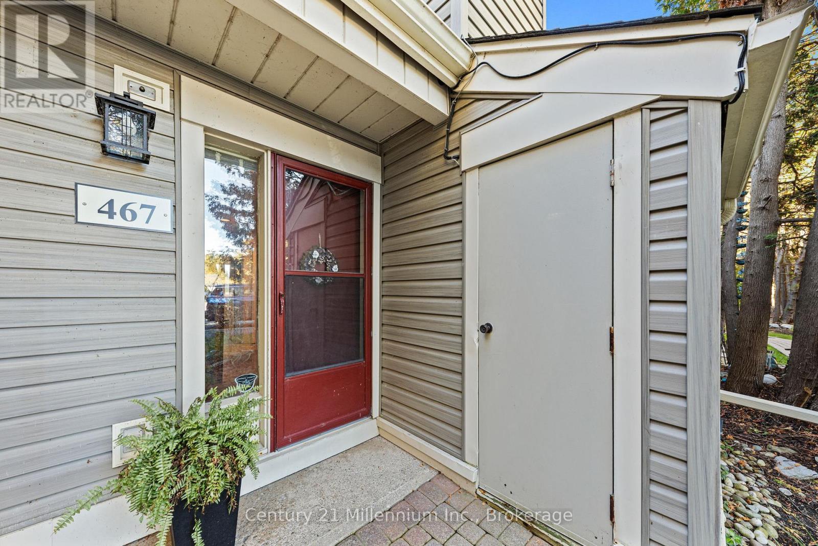 7 - 467 Oxbow Crescent Property Photo 2