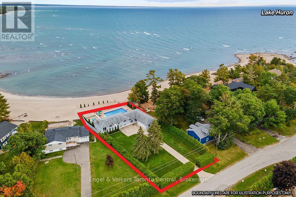 1420 Tiny Beaches Road N Property Photo 1