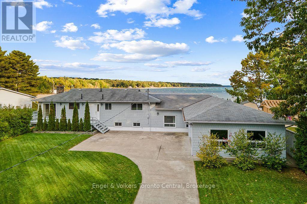 1420 Tiny Beaches Road N Property Photo 2