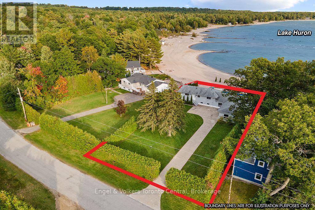 1420 Tiny Beaches Road N Property Photo 6
