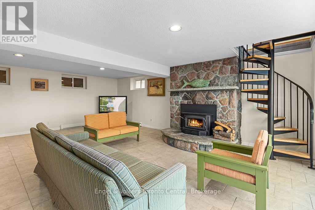 1420 Tiny Beaches Road N Property Photo 14