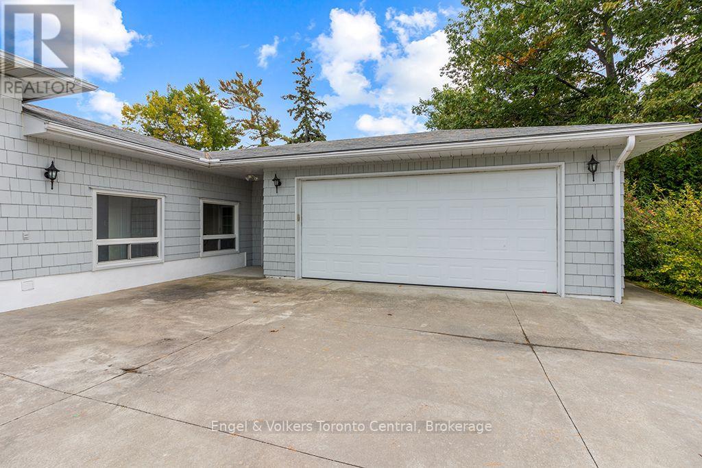 1420 Tiny Beaches Road N Property Photo 21