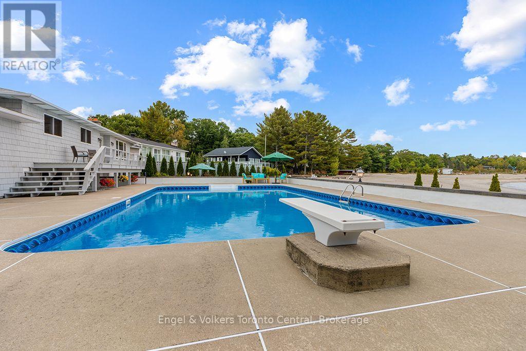 1420 Tiny Beaches Road N Property Photo 29