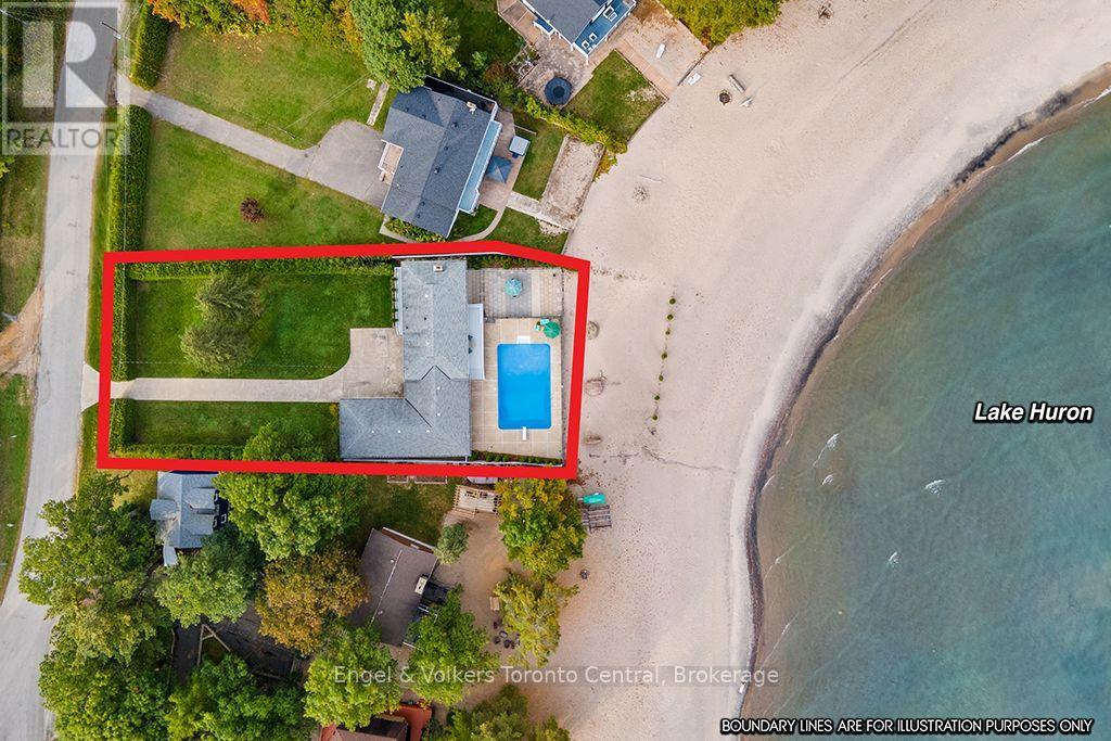 1420 Tiny Beaches Road N Property Photo 33
