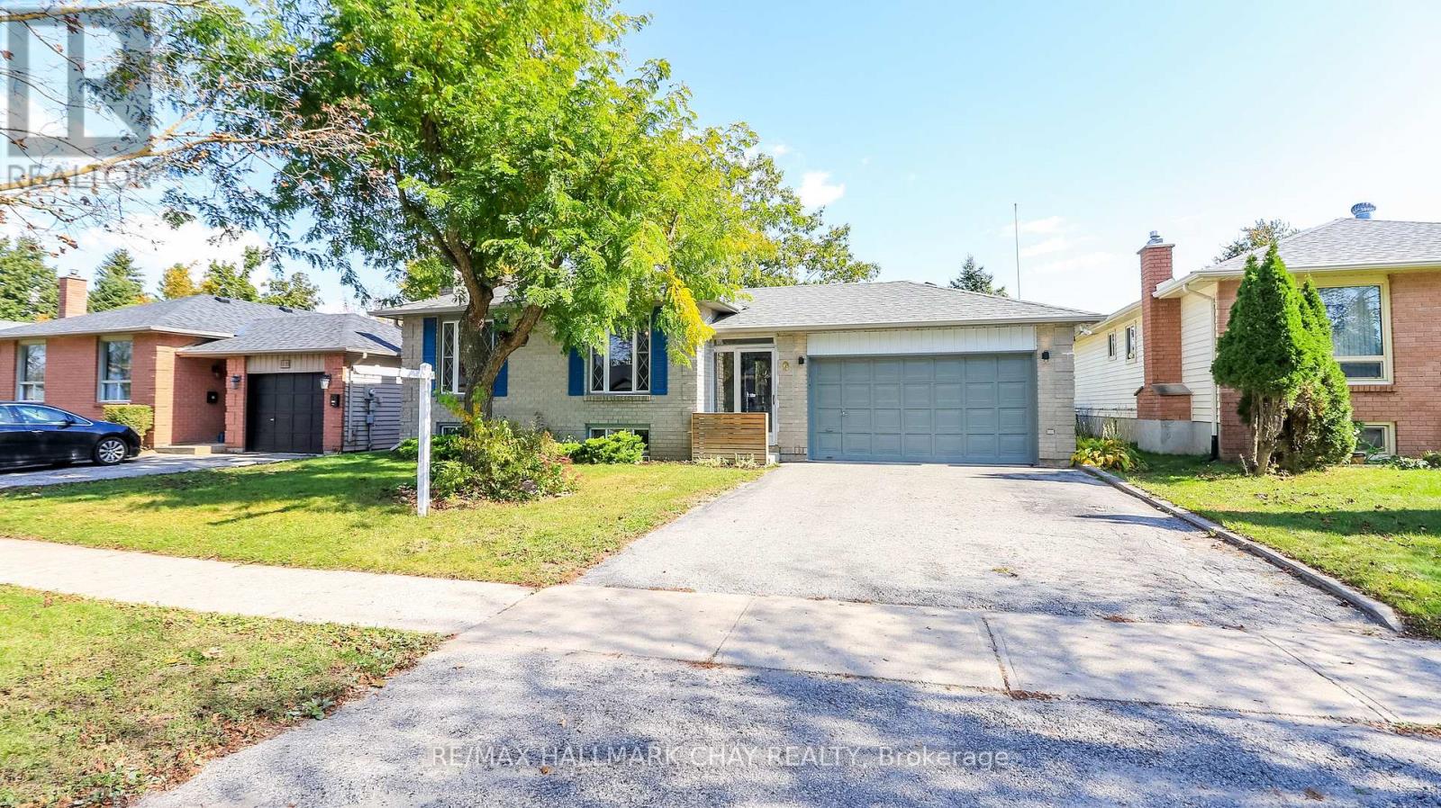 9 Bronte Crescent Property Photo 4