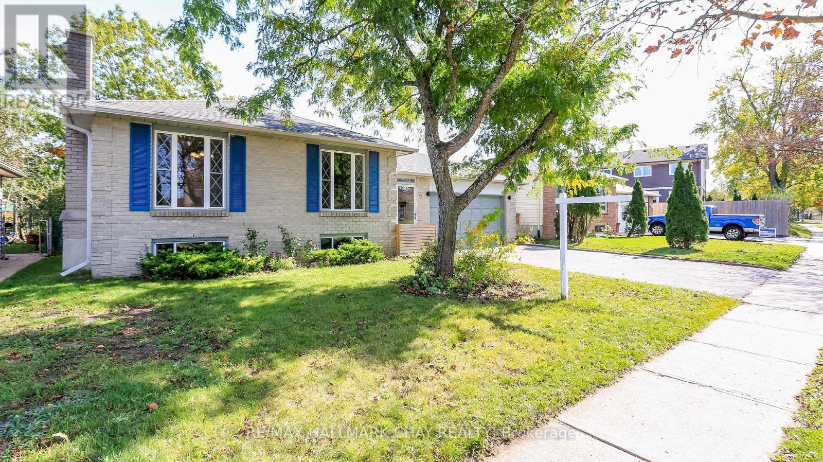 9 Bronte Crescent Property Photo 6