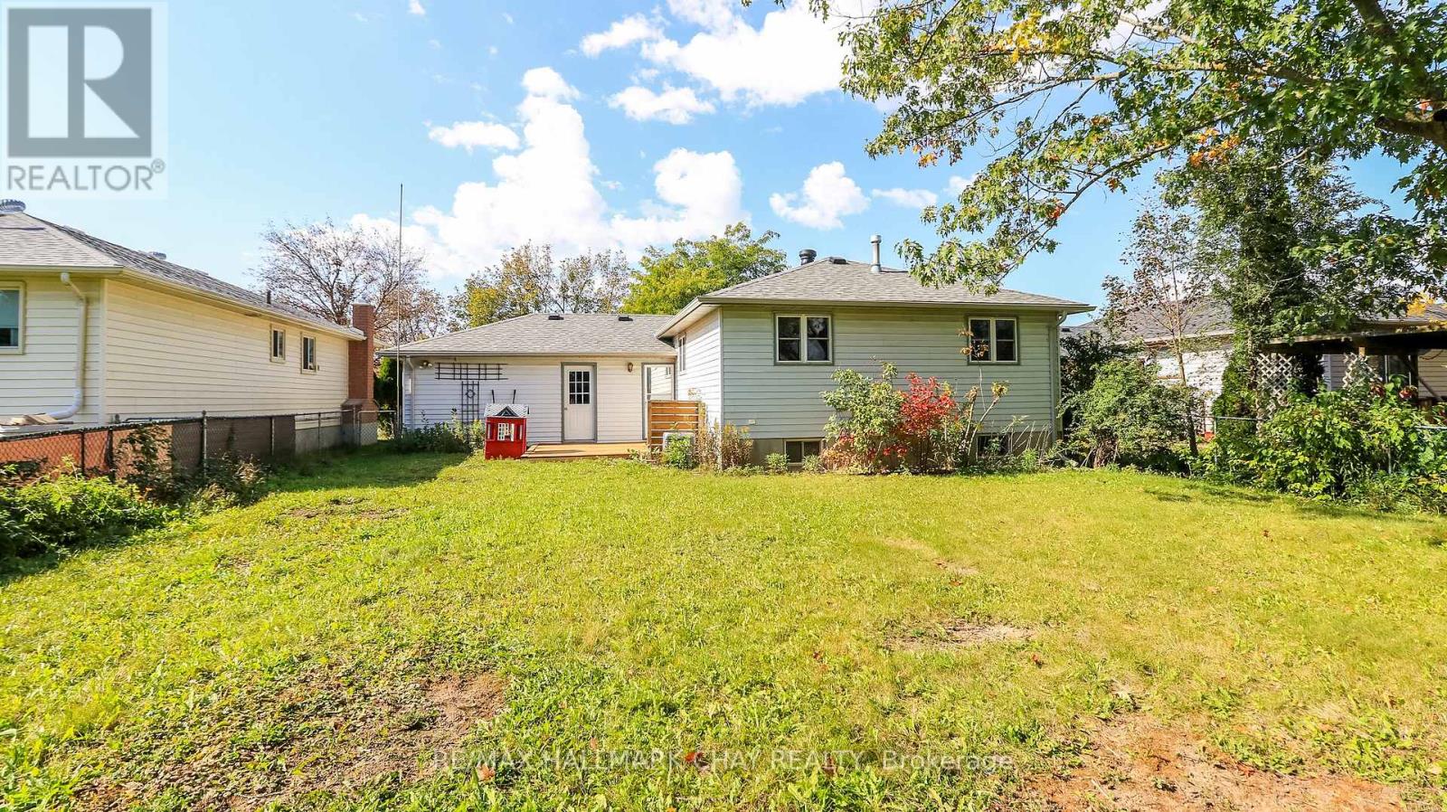 9 Bronte Crescent Property Photo 8