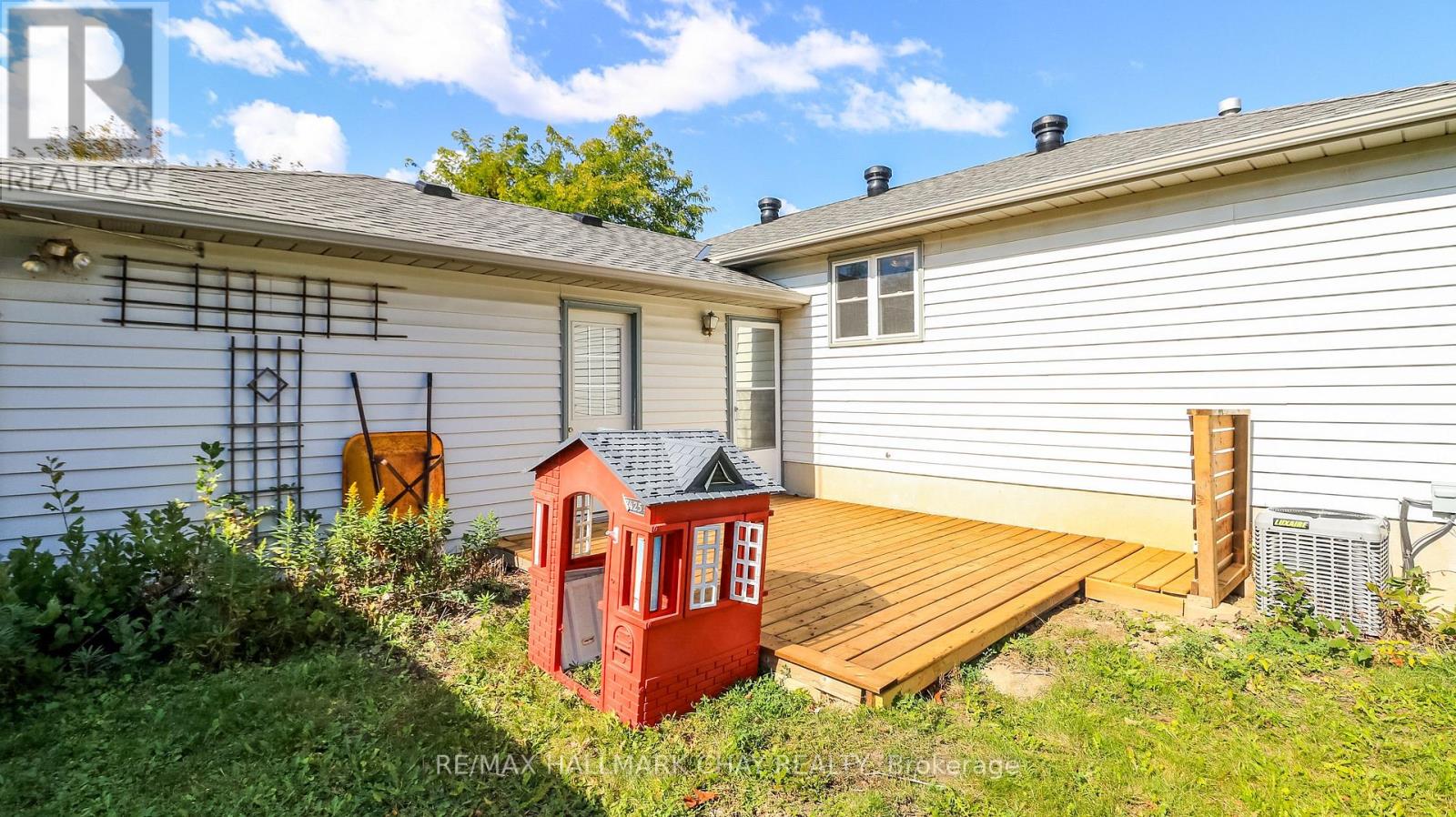 9 Bronte Crescent Property Photo 11