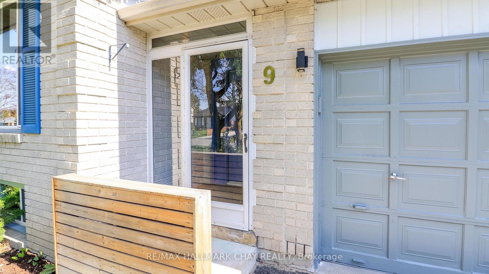 9 Bronte Crescent Property Photo 13