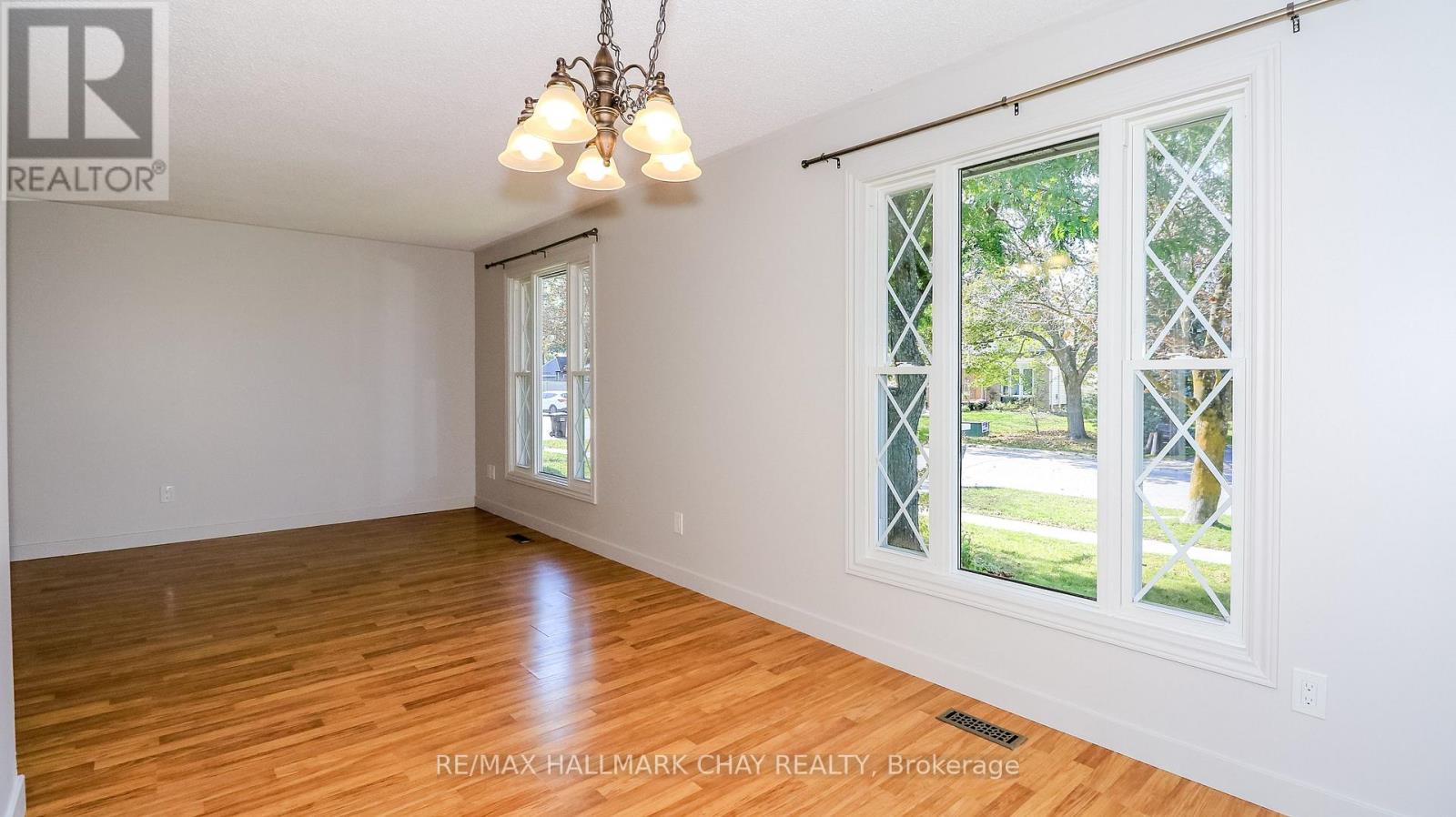 9 Bronte Crescent Property Photo 21