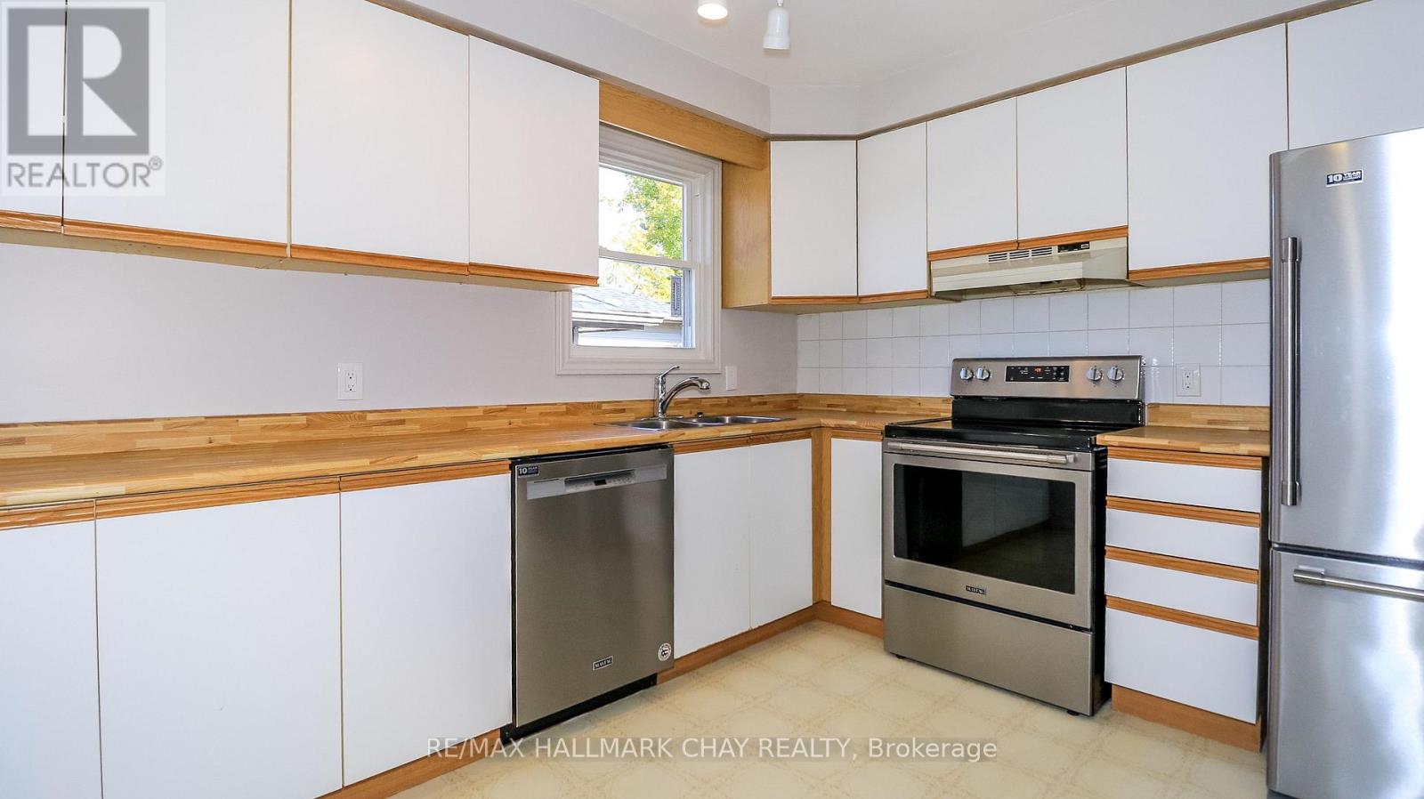 9 Bronte Crescent Property Photo 24