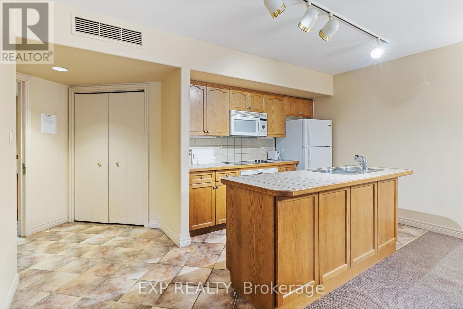2328/2329 - 90 Highland Drive Property Photo 4
