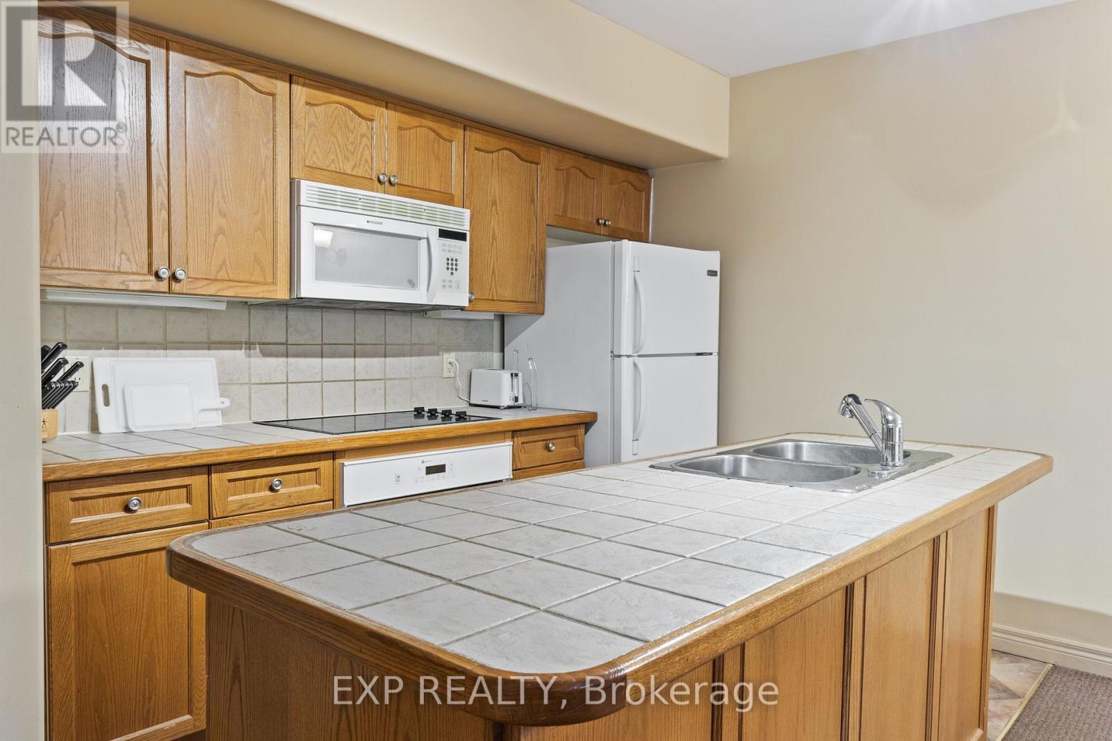 2328/2329 - 90 Highland Drive Property Photo 5