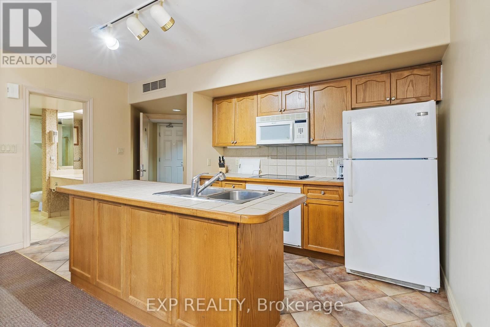 2328/2329 - 90 Highland Drive Property Photo 6