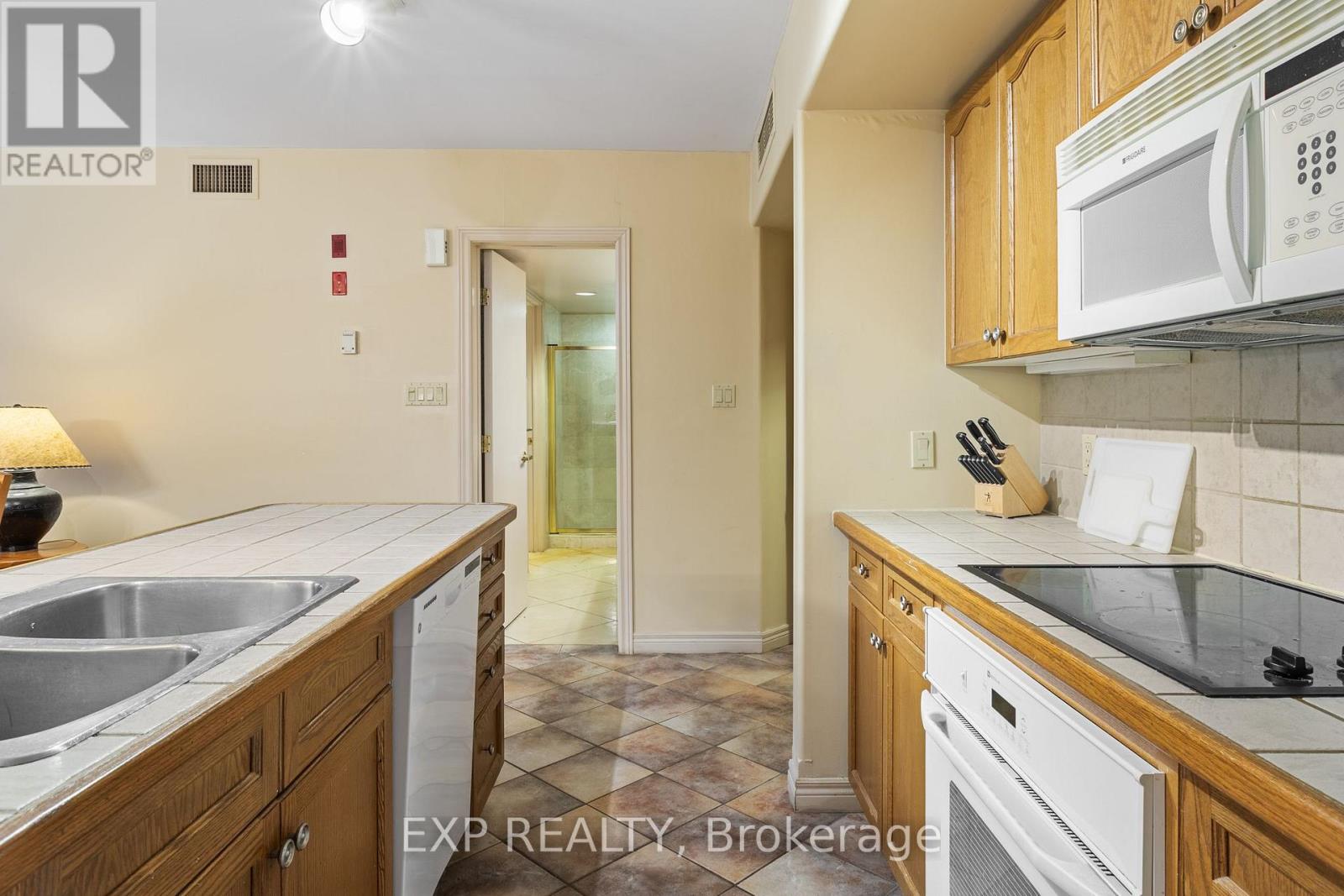 2328/2329 - 90 Highland Drive Property Photo 7