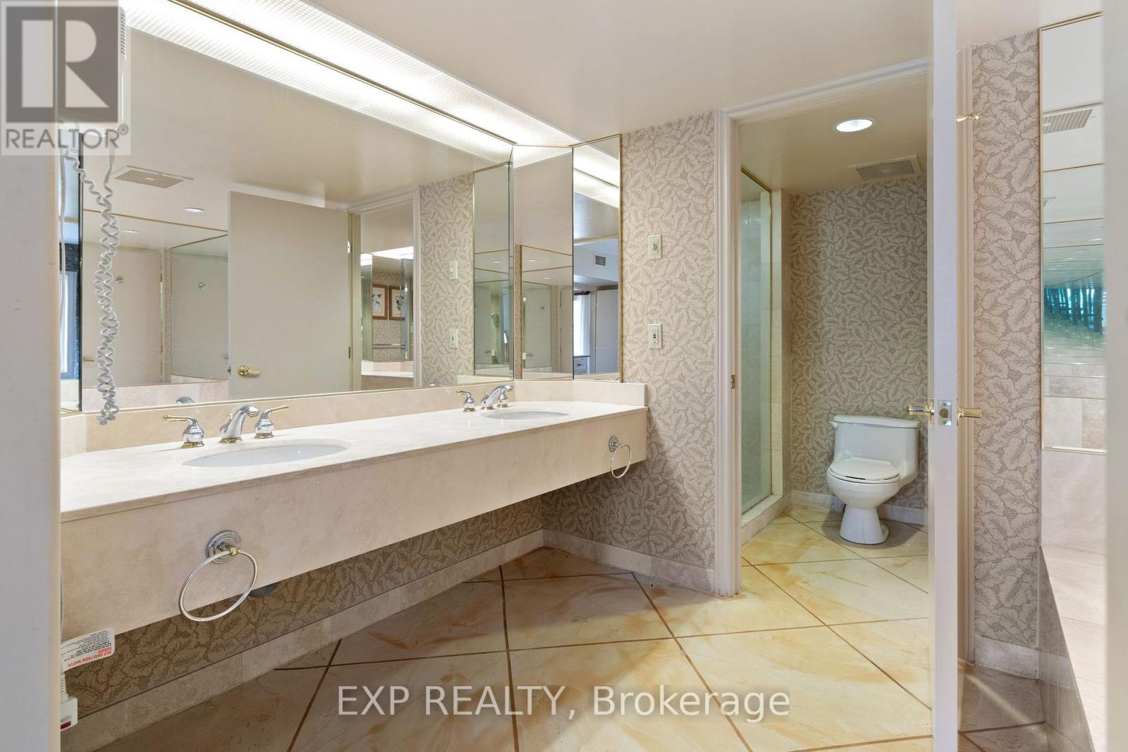 2328/2329 - 90 Highland Drive Property Photo 18