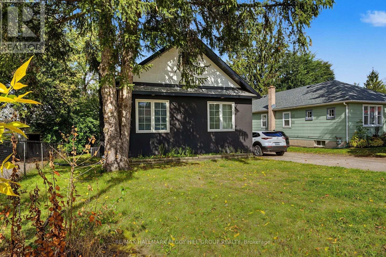 LOWER - 148 PENETANG STREET Property Photo 1