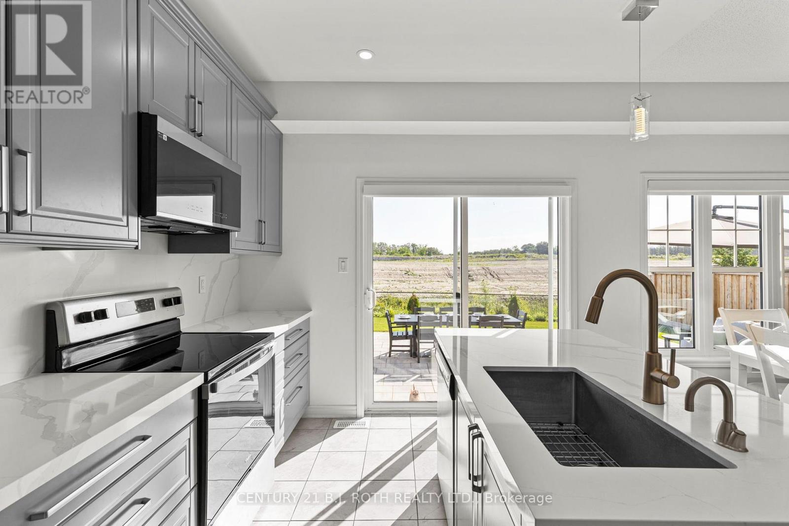 32 Sandhill Crane Drive Property Photo 8
