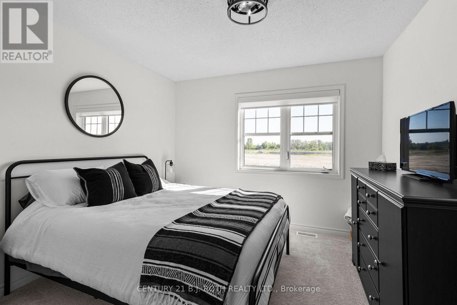 32 Sandhill Crane Drive Property Photo 14