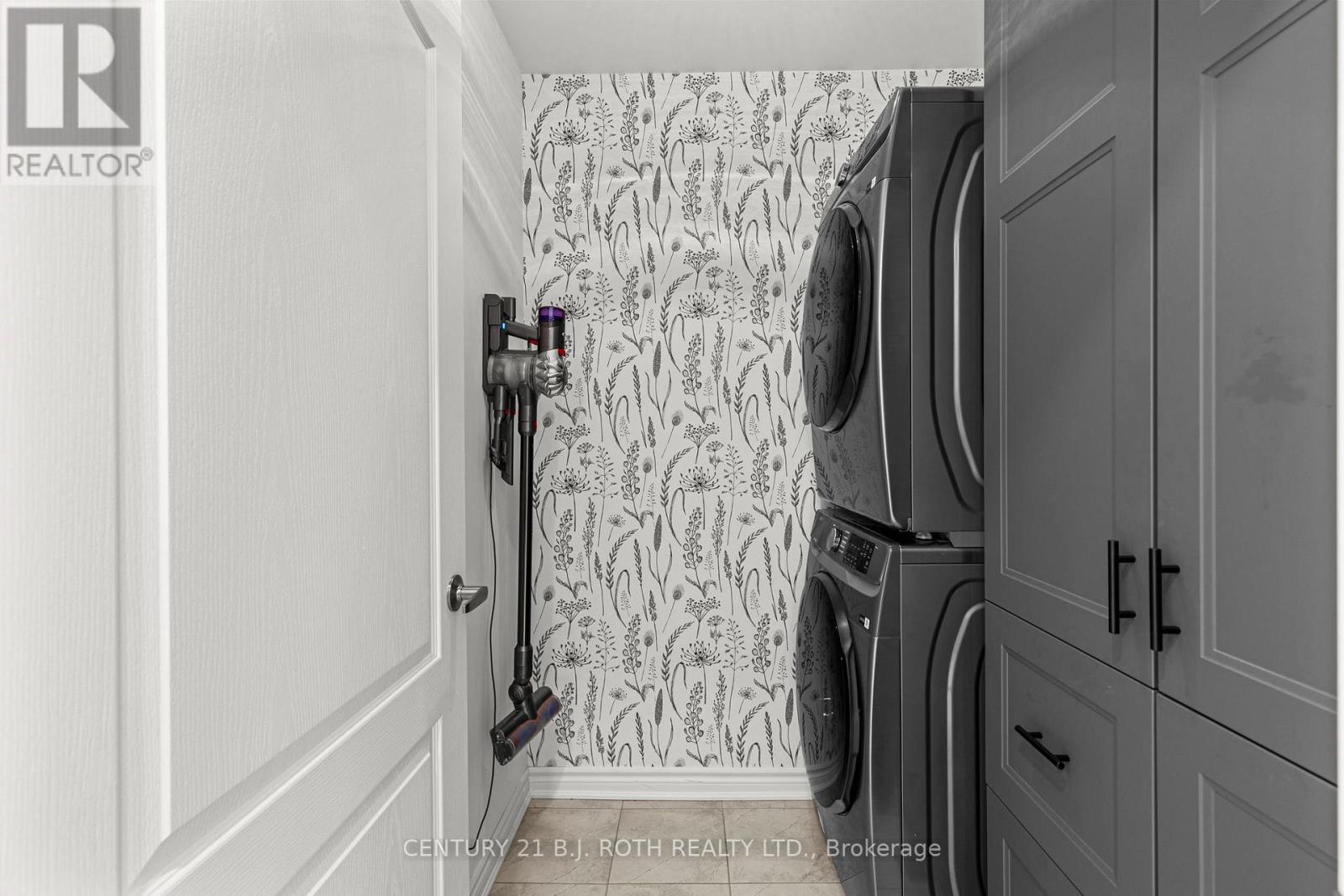 32 Sandhill Crane Drive Property Photo 16