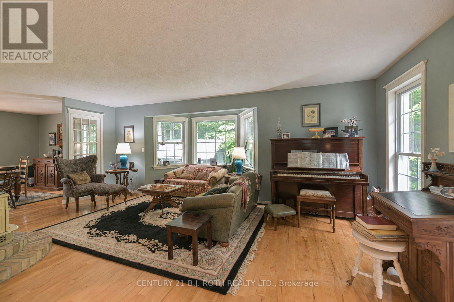 652 Warminster Side Road Property Photo 6