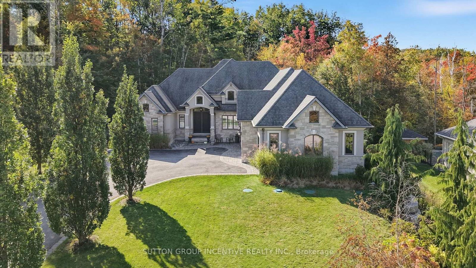 18 Wendat Trail Property Photo 4