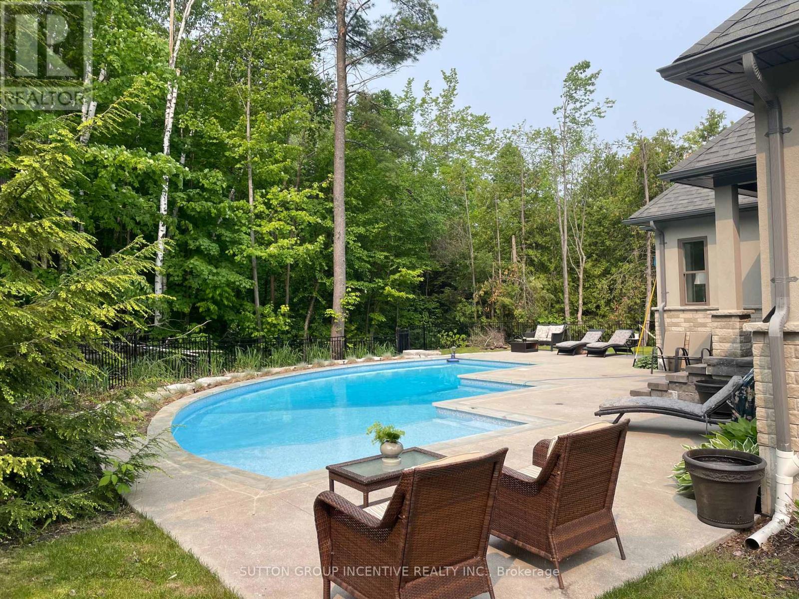 18 Wendat Trail Property Photo 5