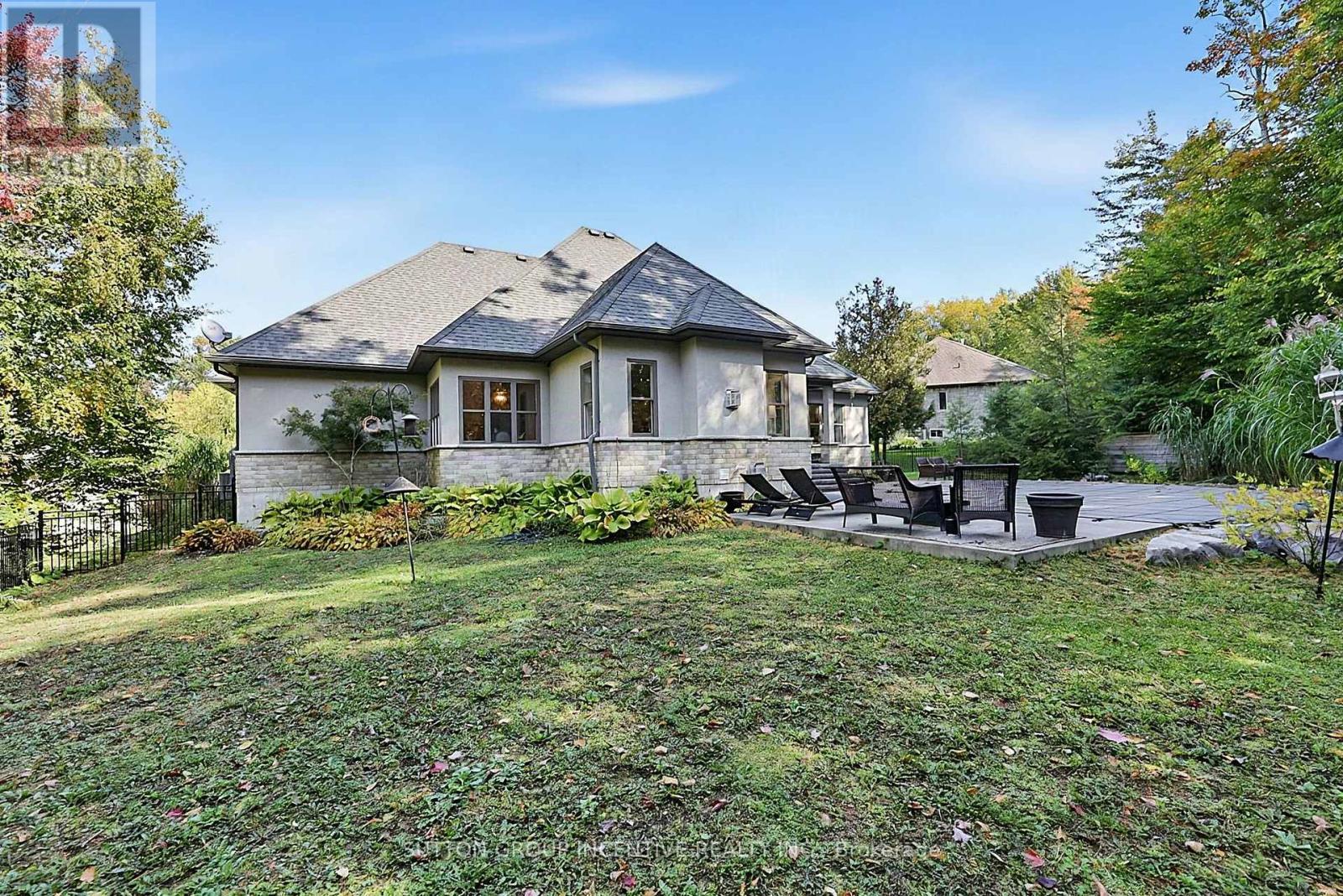18 Wendat Trail Property Photo 7