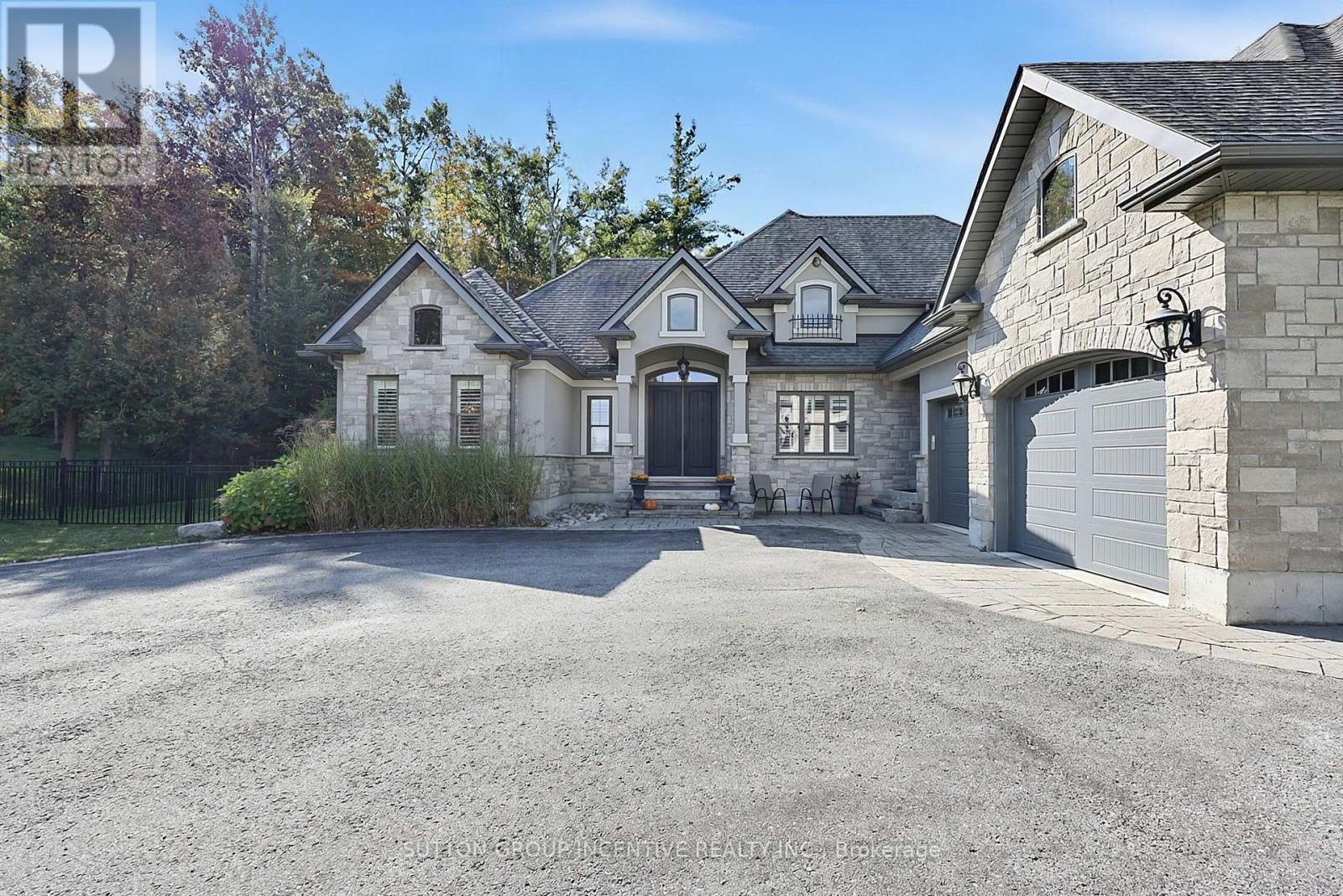 18 Wendat Trail Property Photo 11