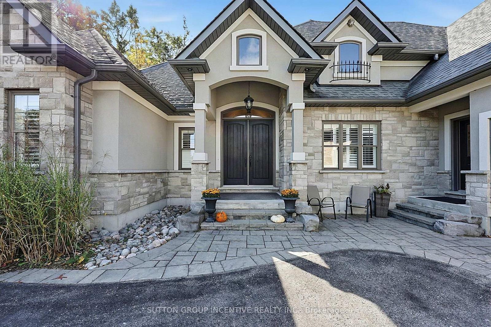 18 Wendat Trail Property Photo 12