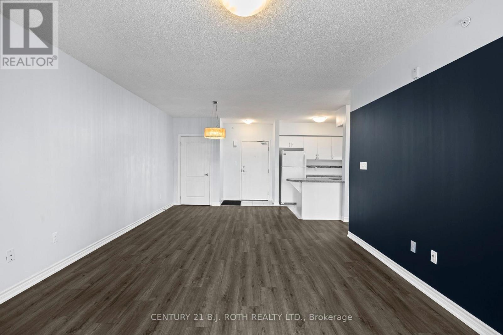 303 - 41 Ferndale Drive S Property Photo 8
