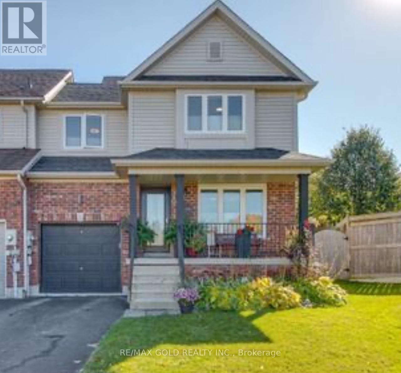 117 Bentley Crescent Property Photo 1