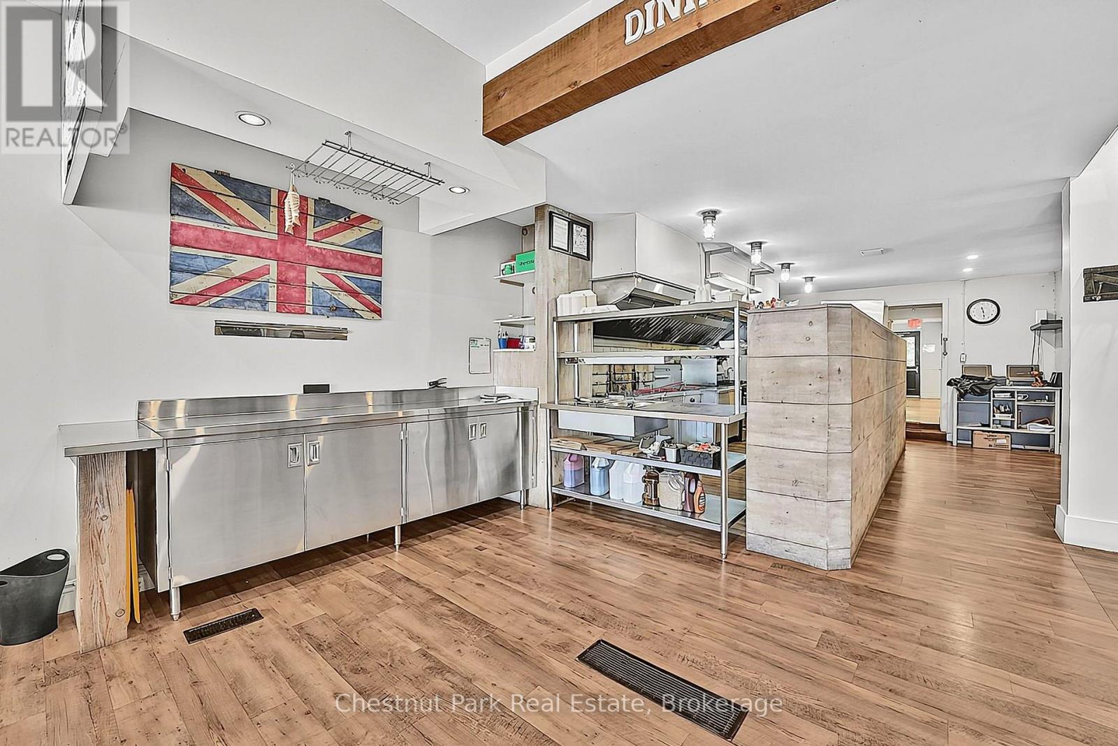 202-204-206 Hurontario Street Property Photo 16