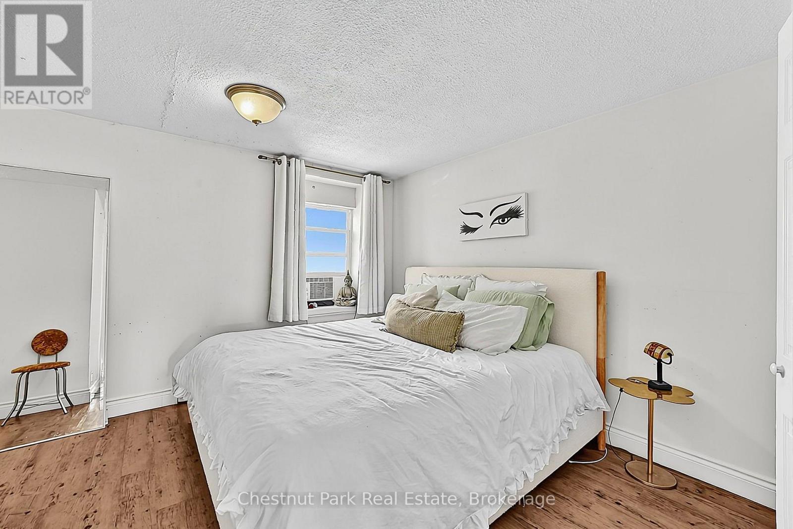202-204-206 Hurontario Street Property Photo 38