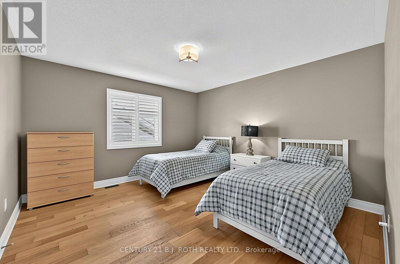 81 Royal Park Boulevard Property Photo 25