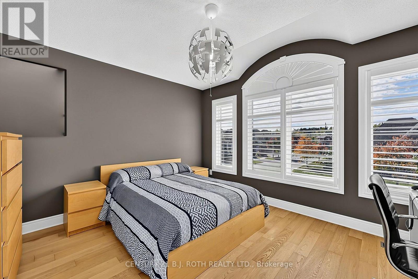 81 Royal Park Boulevard Property Photo 27