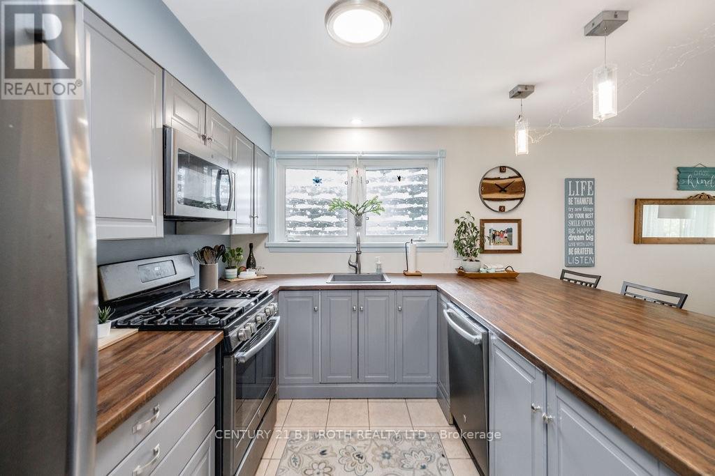 61 Ward Avenue Property Photo 8