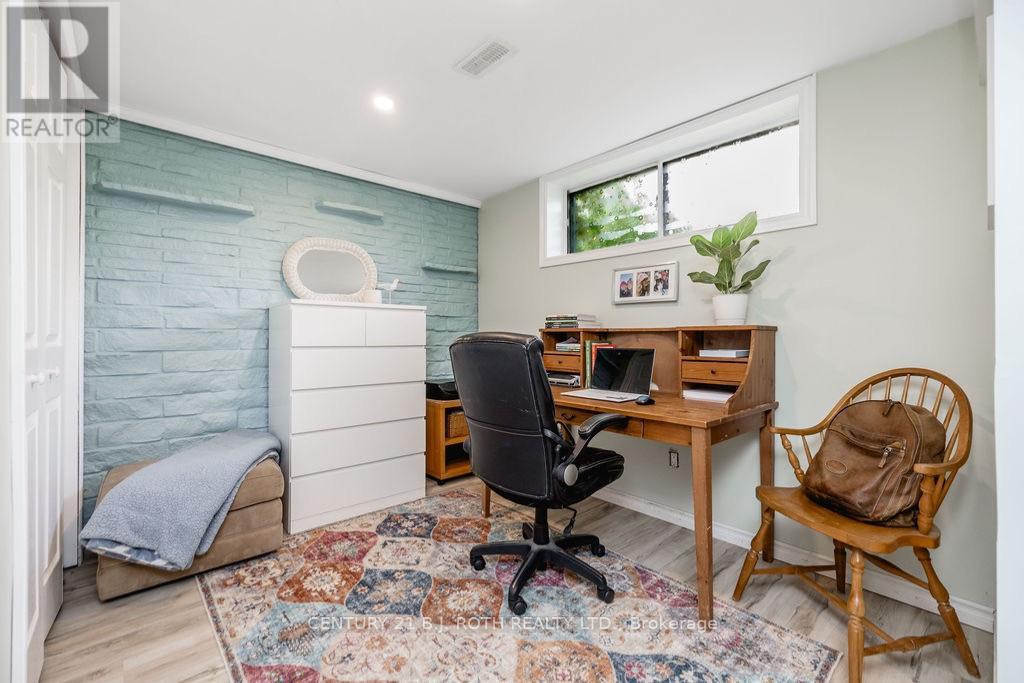 61 Ward Avenue Property Photo 23