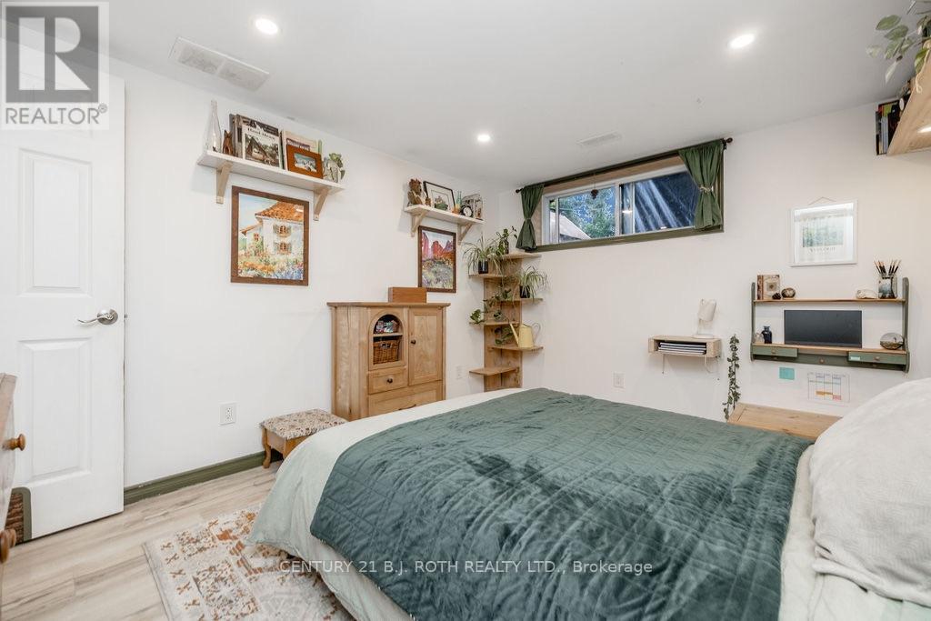 61 Ward Avenue Property Photo 31