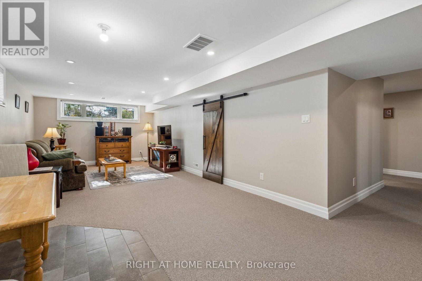 12 Player Drive Property Photo 32
