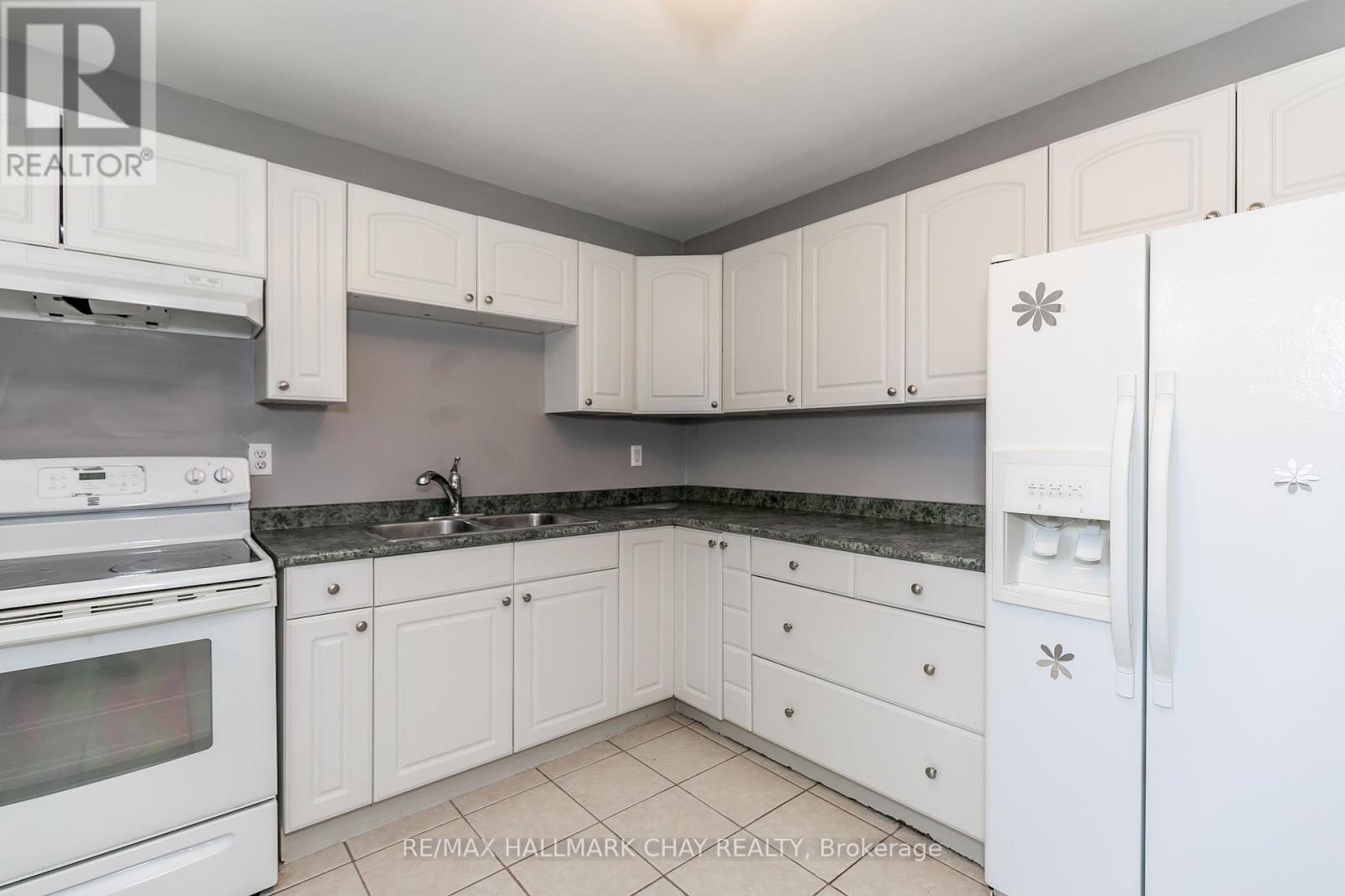 226 Queen Street Property Photo 38
