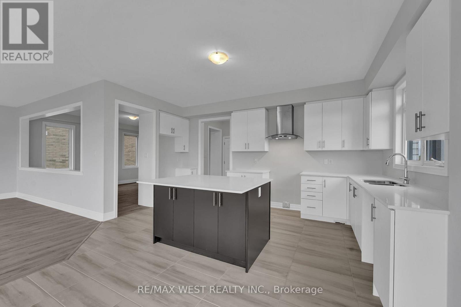 160 Union Boulevard Property Photo 14