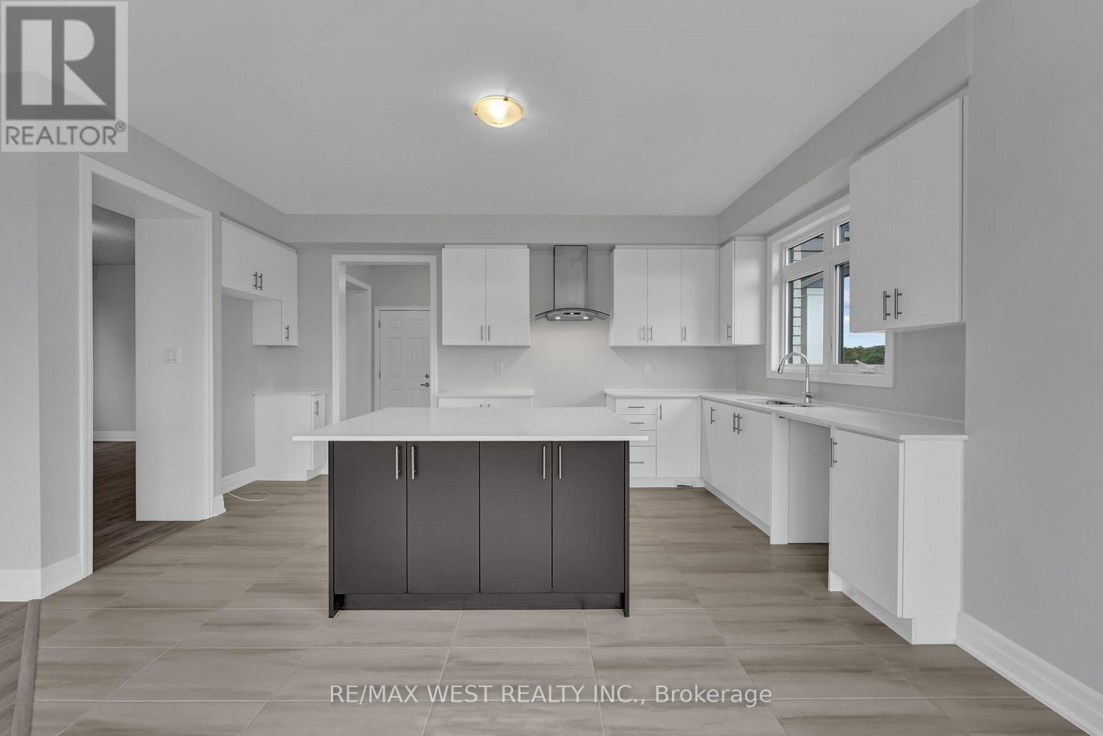 160 Union Boulevard Property Photo 15