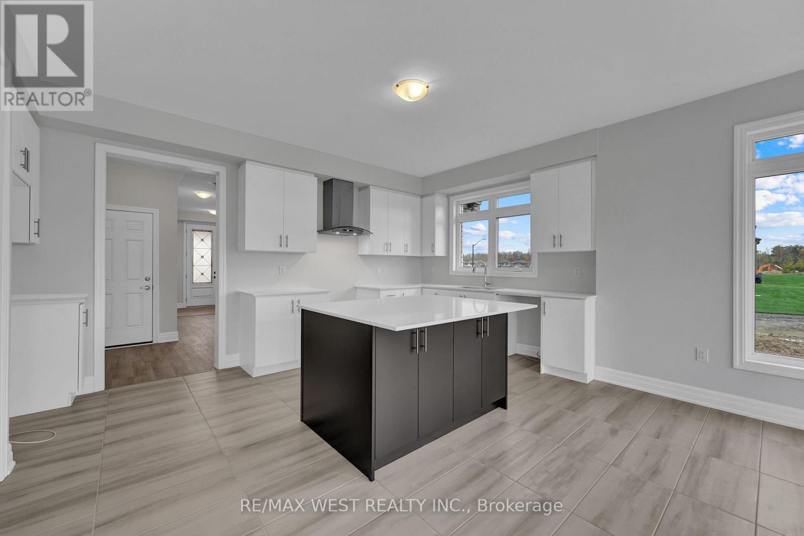 160 Union Boulevard Property Photo 18