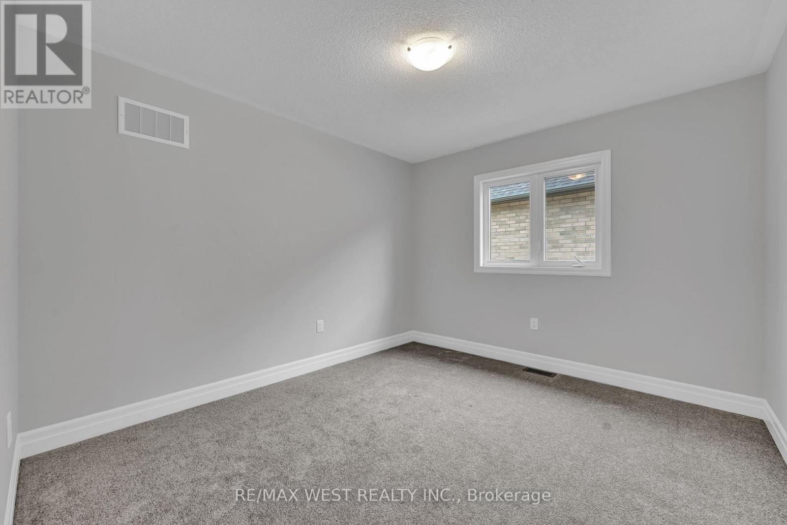 160 Union Boulevard Property Photo 27