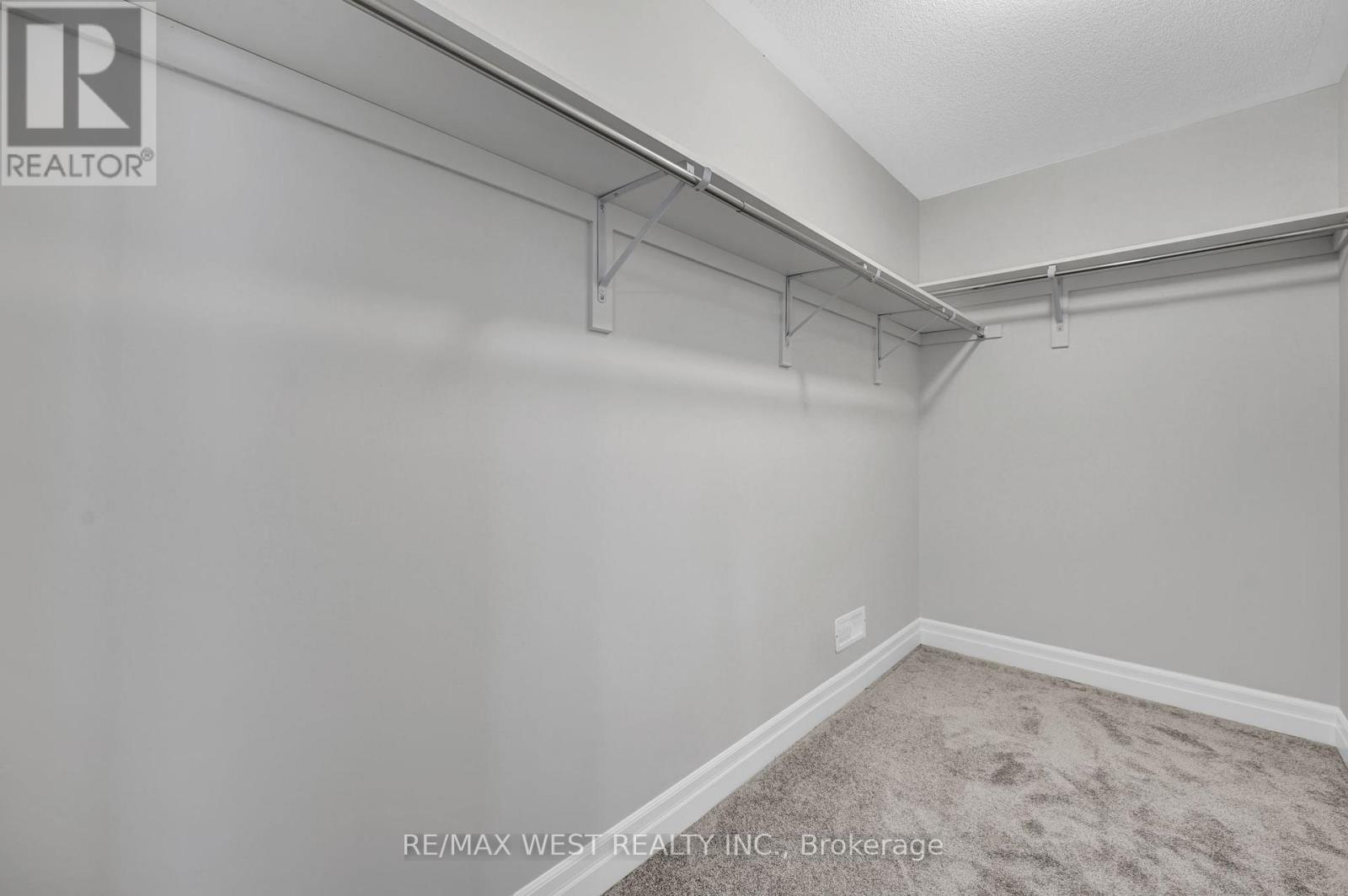 160 Union Boulevard Property Photo 29