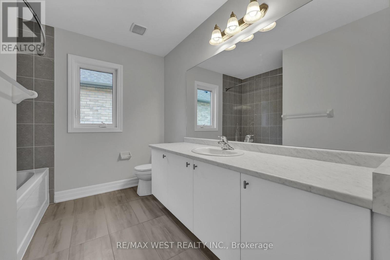 160 Union Boulevard Property Photo 31