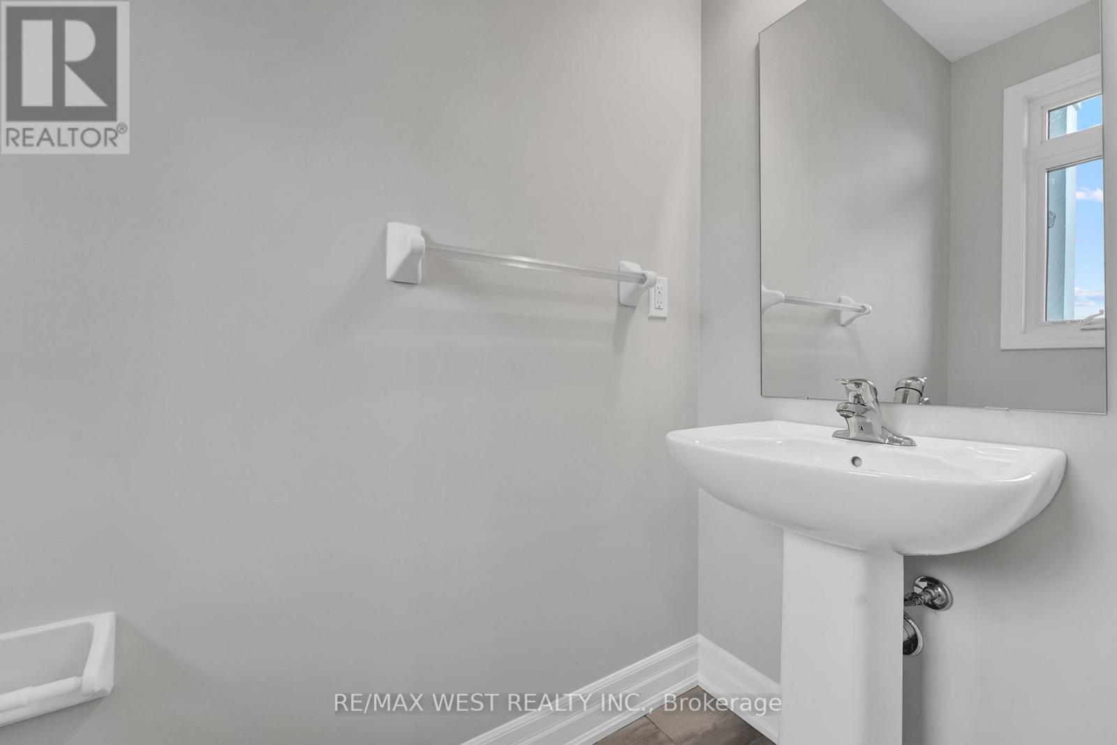 160 Union Boulevard Property Photo 33